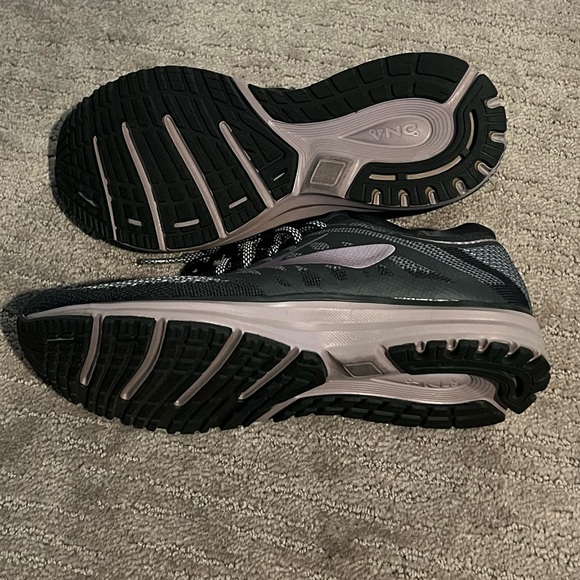 Brooks Revel Running Shoes 8.5 - Picture 6 of 8